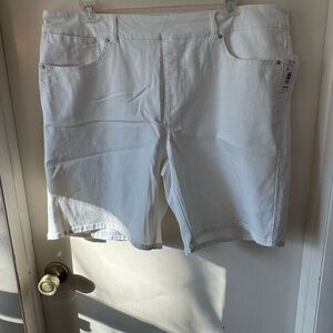 NWT Westbound Woman 22W High Rise White Bermuda Shorts Tummy Control Relaxed Leg